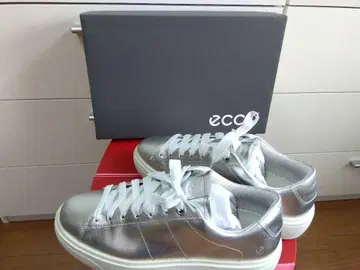 ECCO 메탈릭 실버 통굽 스니커즈