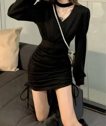 Nia V넥 초커풍 셔링 원피스 블랙 L 사이즈