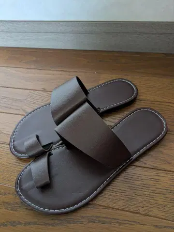 브라운 플립플랍