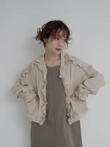 쌍둥이 프릴 라이트 재킷
