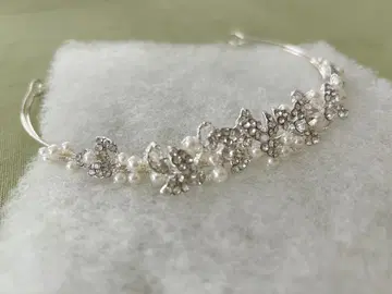 낮은 티아라 펄 크리스탈 셰리 메이는 포함되어 있지 않습니다.