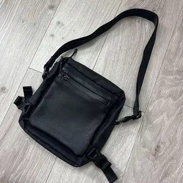 이아파피요네 BURLAP OUTFITTER 숄더백