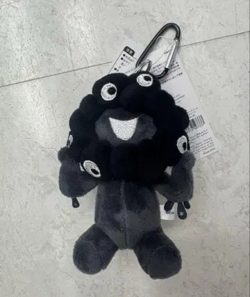 오사카 엑스포 검정 미야쿠미야쿠 카라비너 키링 블랙 앉은 자세