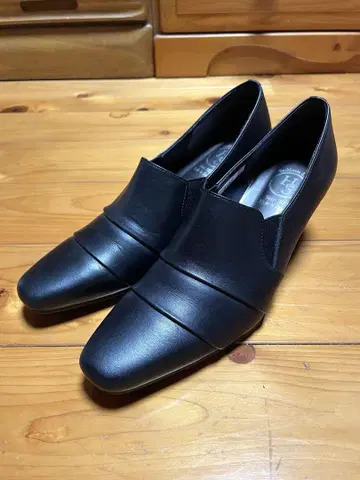 여성용 펌프스 블랙 가죽 23cm