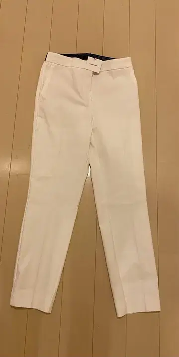화이트 슬림 핏 조거 팬츠