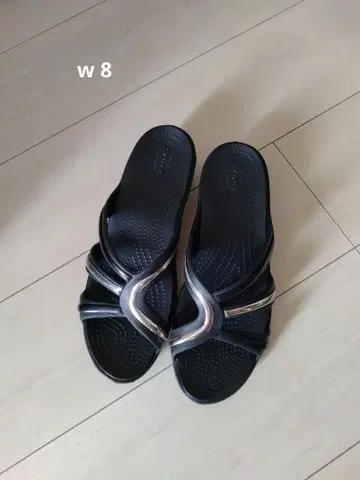 크록스 선라 메탈 블록 웨지 힐 샌들 w8