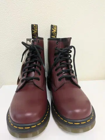 Dr. Martens 버건디 워크 부츠