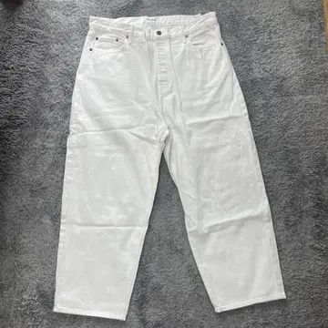 SACRA 화이트 데님 팬츠