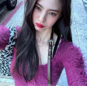 한소희 착용 1 JINN STUDIO 니트 홀터넥 한국 패션