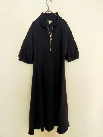 H&M 원피스 블랙 L 하프 지퍼 스쿠버 소재 종아리 기장 플레어