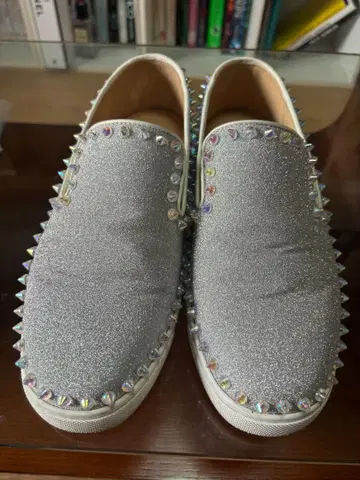 Christian Louboutin 스터드 슬립온 실버