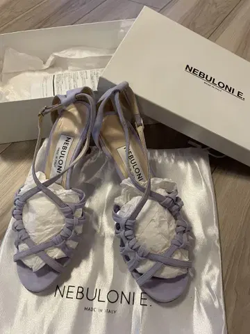 NEBULONIE 라벤더 스트랩 샌들