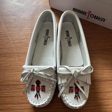 MINNETONKA 비즈 장식 화이트 모카신 7