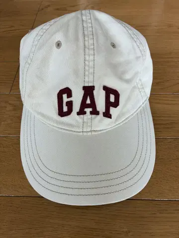 GAP 화이트 자수 캡