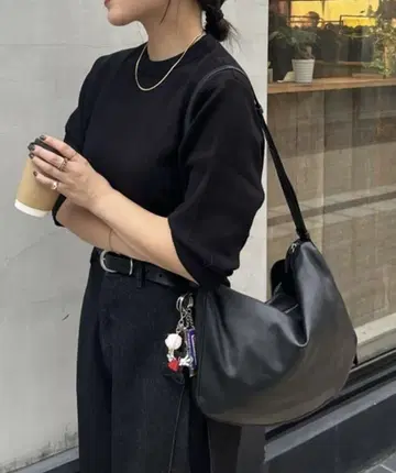 ear PAPILLONNER 이아파피요네 스와로 바닥 숄더백