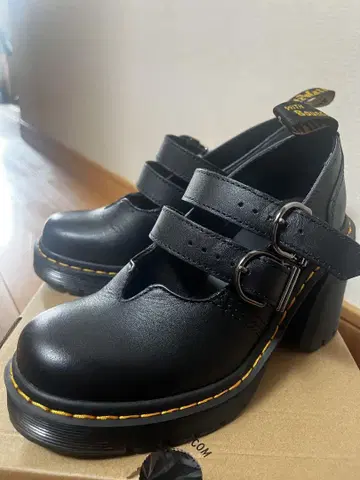 Dr. Martens AirWair 블랙 하이힐