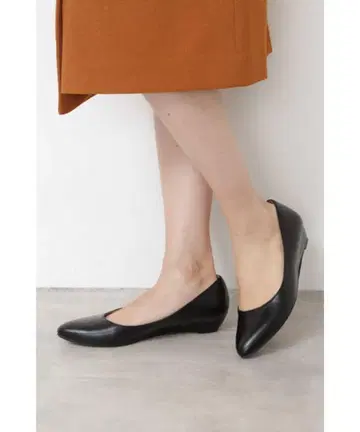 포인티드 로우 힐 펌프스 내추럴 뷰티 베이직 22.5cm