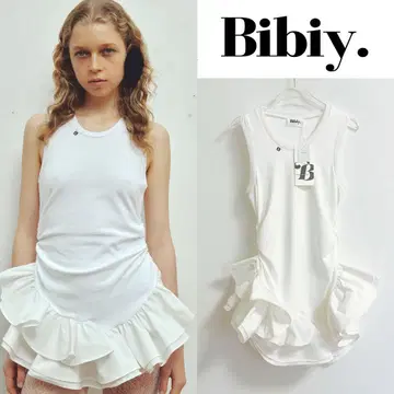 Bibiy. 아이리스 러플 톱 화이트
