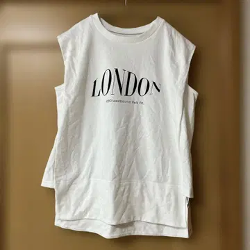 LalliaMu 라리아무 LONDON 프린트 슬리브리스 티셔츠