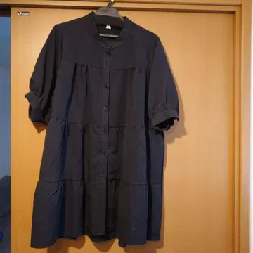 네이비 버튼 반팔 셔츠 티어드 디자인