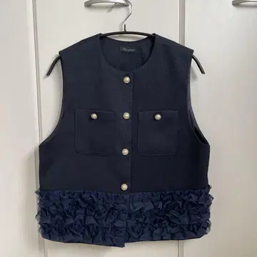 네이비 프릴 베스트