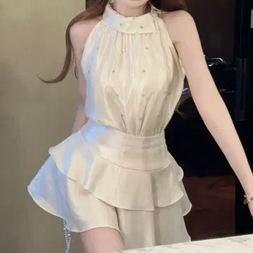 S 비쥬가 달린 홀터넥 아이보리 셋업 스커트 인빵 포함