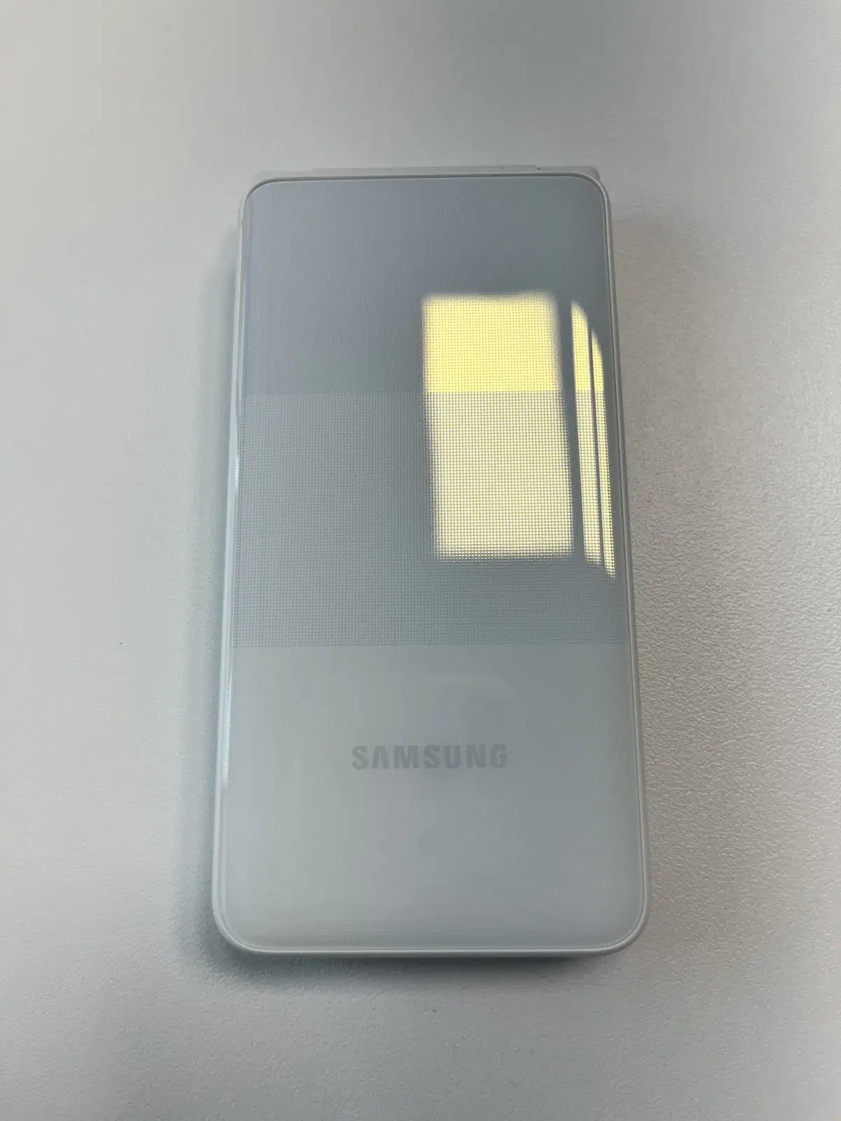 Galaxy Folder 2 (2022) SS-grade product with no dents or scratches.