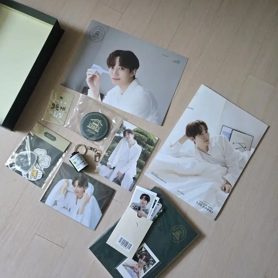 Lee Junho 2024 Season's Greetings on Bunjang Global Site.