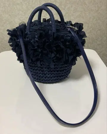 네이비 프릴 바스켓백
