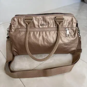 Kipling 메탈릭 베이지 숄더백
