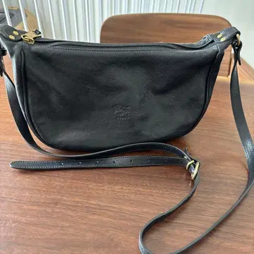 가죽 숄더백 블랙 일비종떼