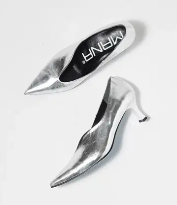 새상품 MANA 디자인 컷 펌프스 실버 36 size 23cm