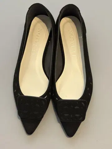 LE TALON 블랙 플랫 슈즈