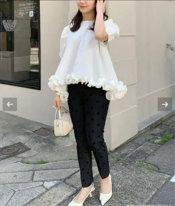 핏모어 밑단 프릴 플레어 탑 WHITE 화이트