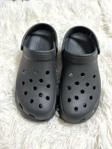 Crocs 블랙 크로그 샌들