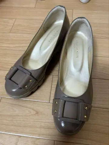 힐즈 애비뉴 통굽 웨이브 밑창 펌프스 23cm 베이지