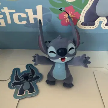 52TOYS 스티치 Learn to Hug