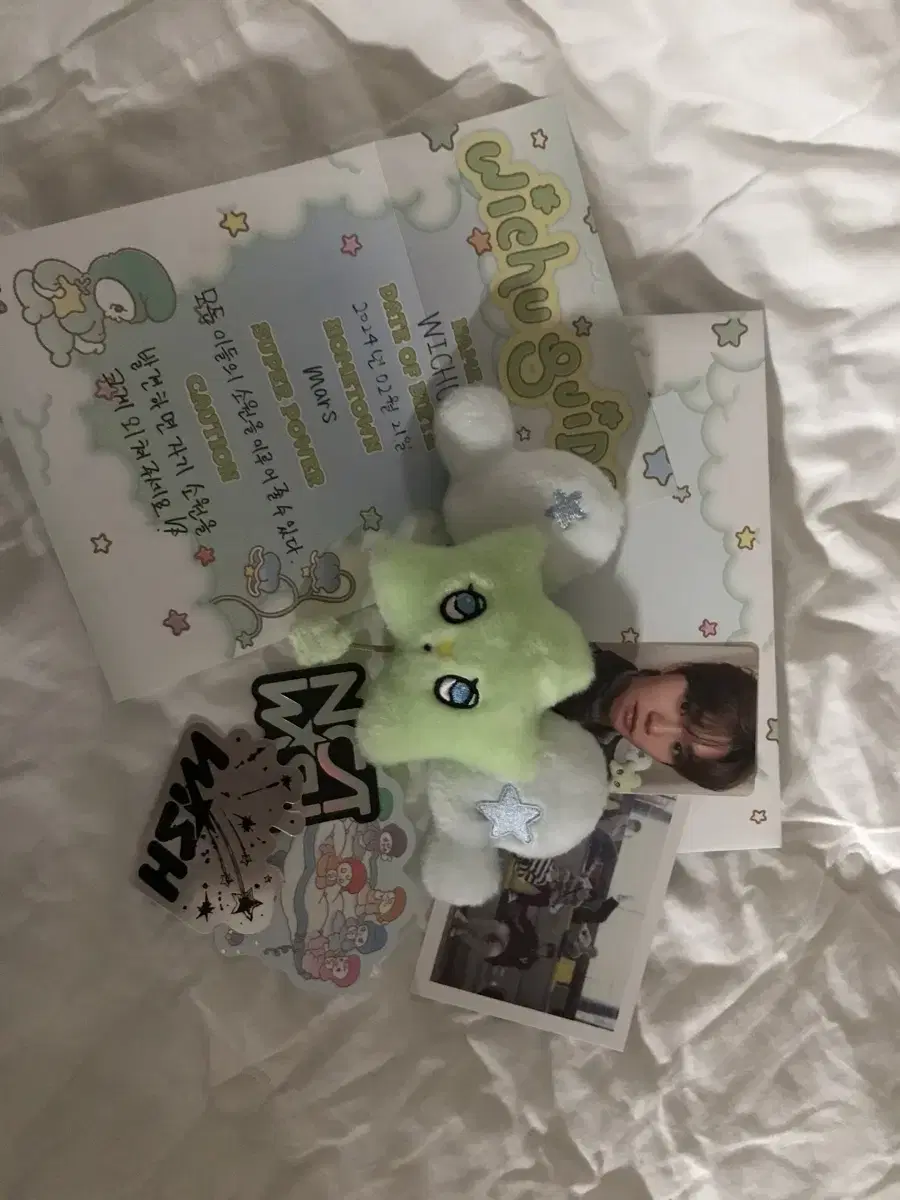 WTS উইChuu Keyring (Full Box)