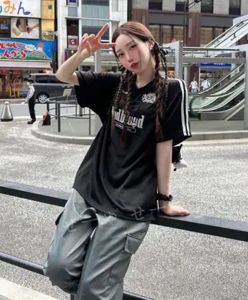 Badblood 블랙 V넥 티셔츠 남녀 공용