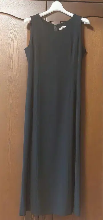 무슈 사카키 슬리브리스 롱 원피스 블랙