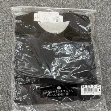 A1. 미개봉 새상품 타카시마야 캐시미어 100% 크루넥 긴팔 가디건 L