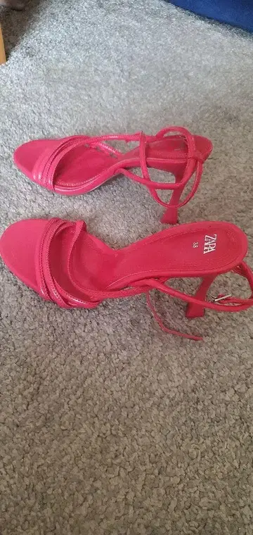 빨간색 스트랩 샌들 하이힐 size 38
