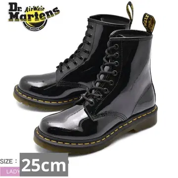 Dr. Martens 8홀 부츠