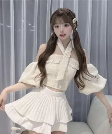 다리치 홀터넥 오프숄더 트위드 상의
