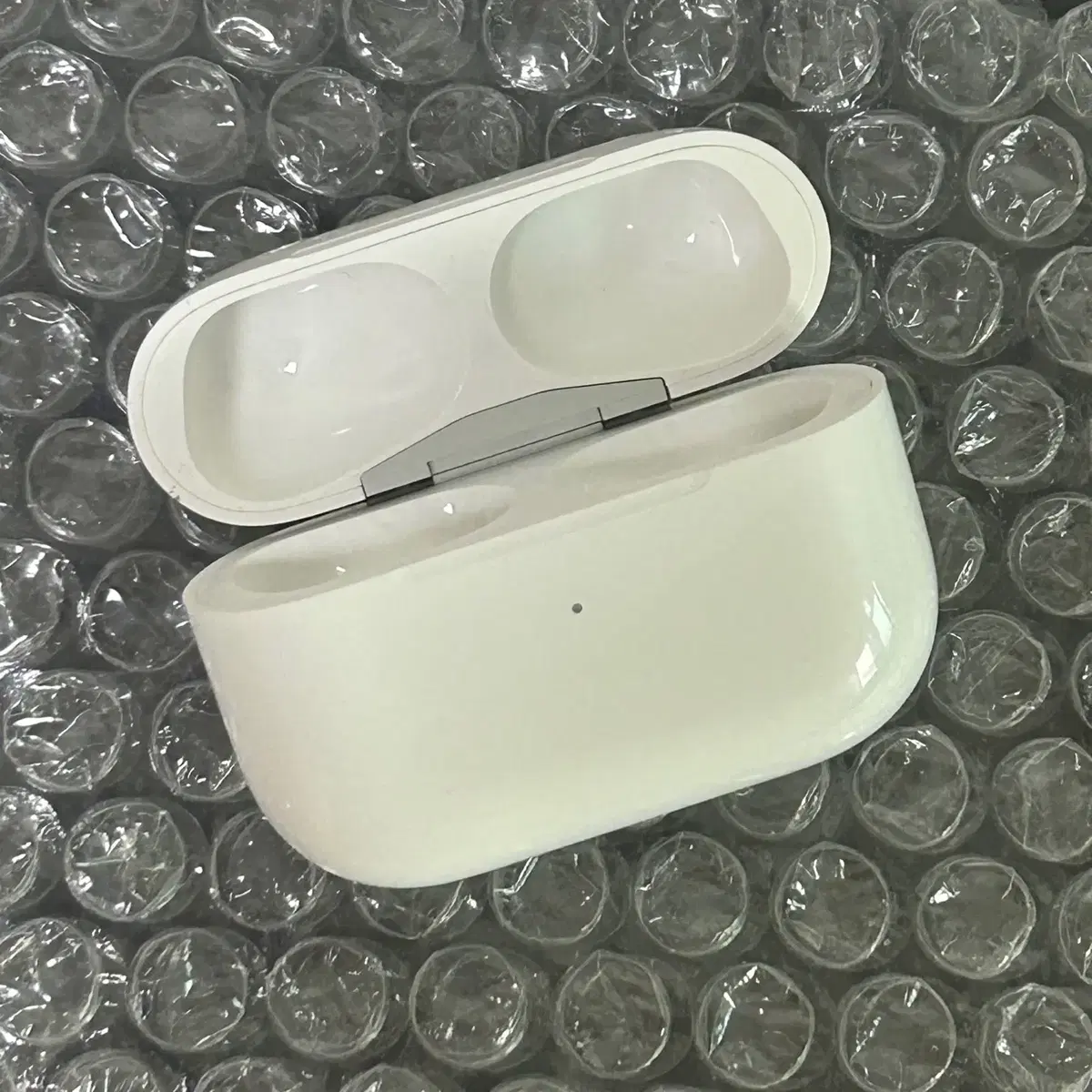 AirPods Pro 1st Generation Main Unit, Grade A (Shipping Included)