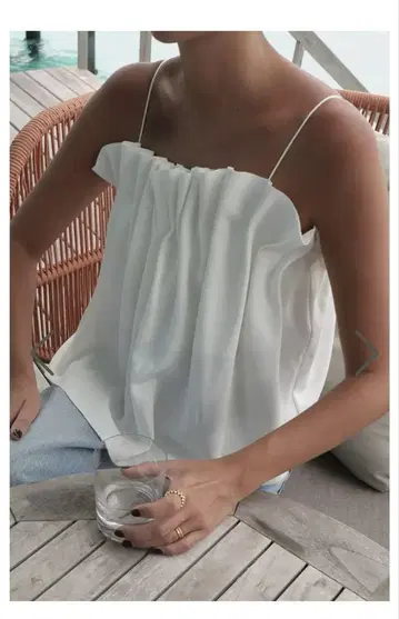 룸306 플리츠 디자인 톱스