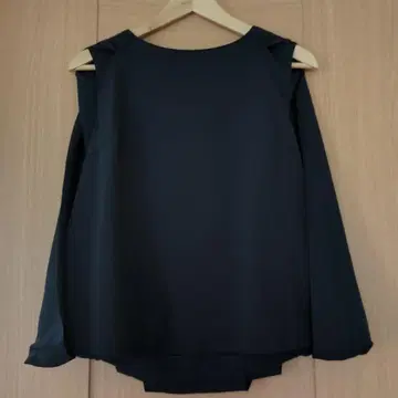 오프숄더 네이비 블라우스 백 지퍼 유나이티드 애로우즈