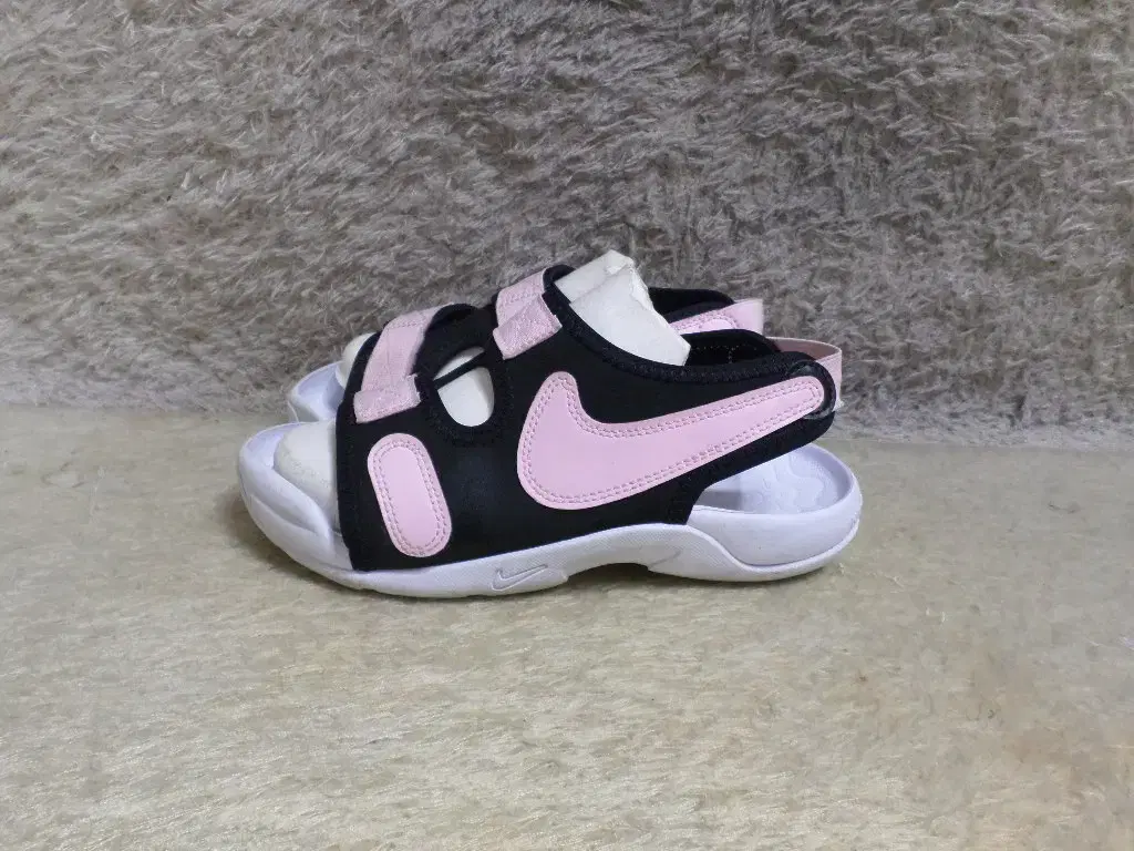 Hwiririk Used 220 Nike Sunray Adjust 6 Kids Sandals Used Shoes