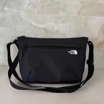 THE NORTH FACE 블랙 숄더백