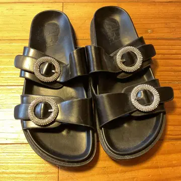 자라 블랙 비쥬 플랫 샌들